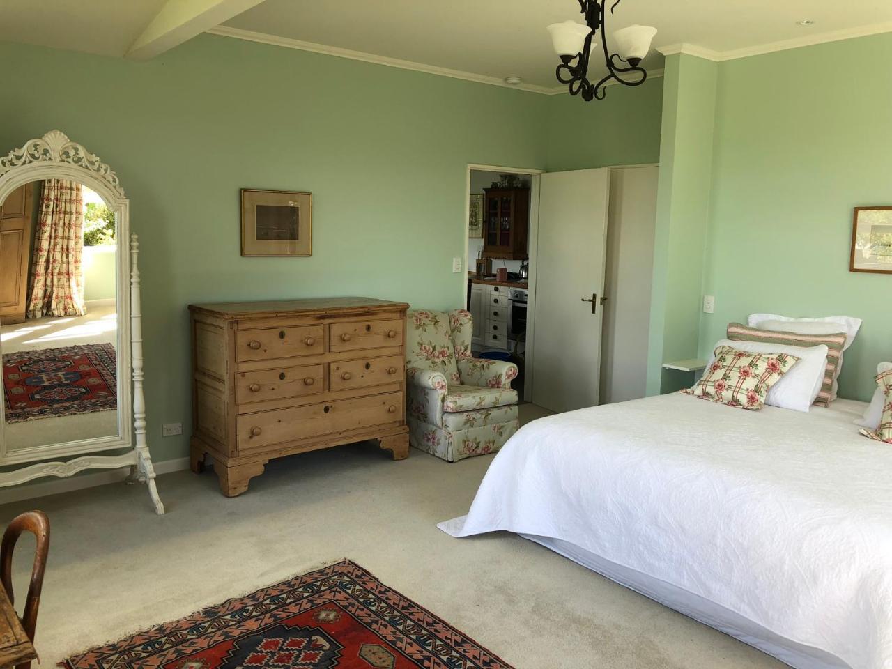 Te Kopura Lodge マーティンボロ エクステリア 写真